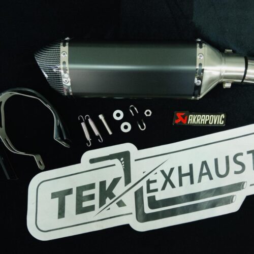 Akrapovic Performans Egzoz – Siyah Gövde, Karbon Başlık